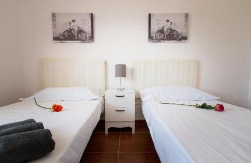Torremolinos Apartment | Holidays2Torremolinos Apartamento de 3 dormitorios con terraza y piscina comunitaria