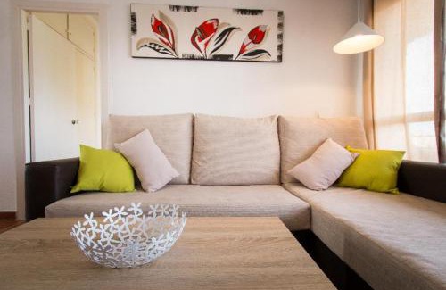 Torremolinos Apartment | Holidays2Torremolinos Apartamento de 3 dormitorios con terraza y piscina comunitaria