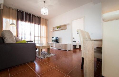 Torremolinos Apartment | Holidays2Torremolinos Apartamento de 3 dormitorios con terraza y piscina comunitaria