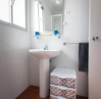 Torremolinos Apartment | Holidays2Torremolinos Apartamento de 3 dormitorios con terraza y piscina comunitaria
