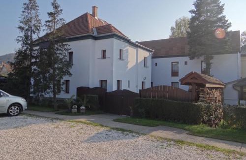 Szentendrei Bed & Breakfast | Holló Vendégház