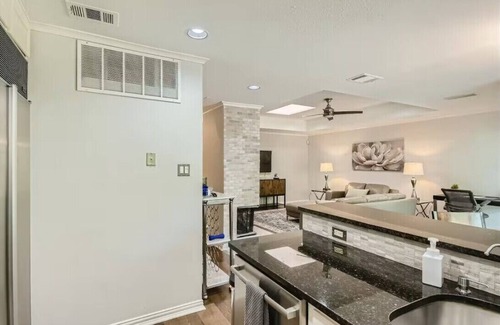 Oak Lawn House | Holland Heights