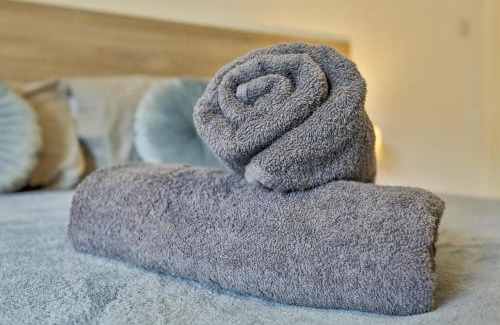 Oldham House | Hollins House, Free Street Parking, Long or Short Stays - by NMB Property