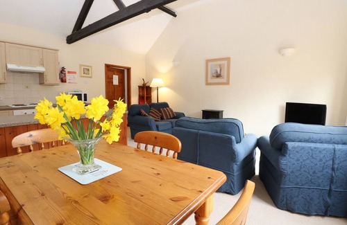 Wood Norton Cottage | HOLLY BERRY, family friendly, with a garden in Wood Norton