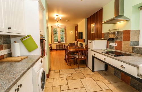 Appleby-in-Westmorland Cottage | HOLLY LODGE, pet friendly, with open fire in Appleby-In-Westmorland