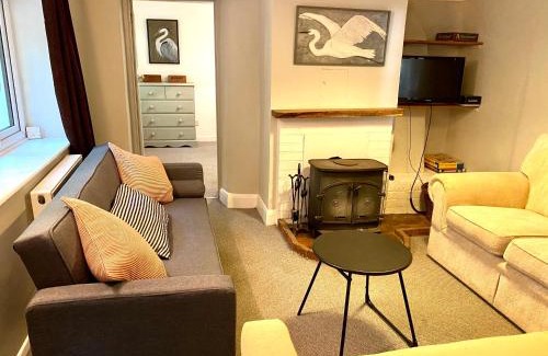 New Forest District House | Holly Tree Cottage - 3 bedrooms and large garden with optional glamping double outside