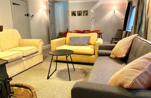 New Forest District House | Holly Tree Cottage - 3 bedrooms and large garden with optional glamping double outside
