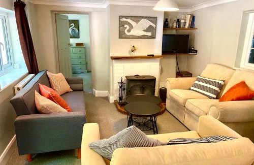 New Forest District House | Holly Tree Cottage - 3 bedrooms and large garden with optional glamping double outside