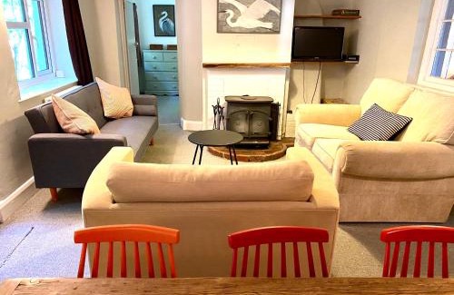 New Forest District House | Holly Tree Cottage - 3 bedrooms and large garden with optional glamping double outside