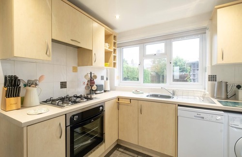 Leiston Cottage | Hollybobs - sleeps 5 guests in 3 bedrooms