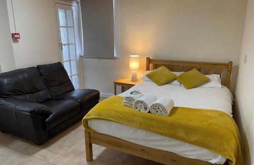 Oxford House | Hollybush Guest House