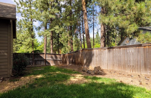 Southwest Bend House | Hollygrape Hideaway – Quiet Home for 6, Pet Friendly and Close to Downtown!