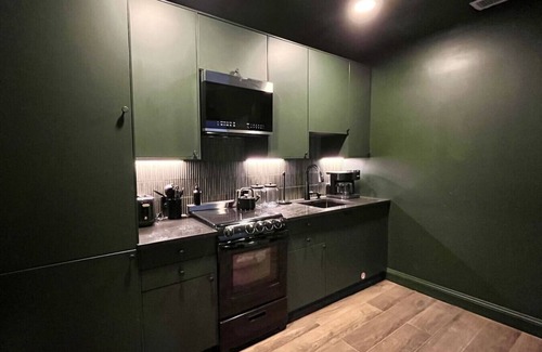 Downtown Louisville Apartment | Hollyhock Suite 505: 2 beds/1 bath