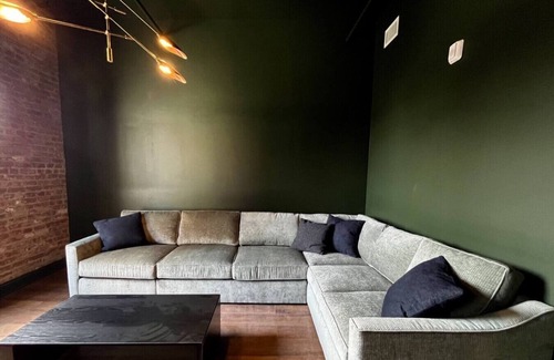 Downtown Louisville Apartment | Hollyhock Suite 505: 2 beds/1 bath