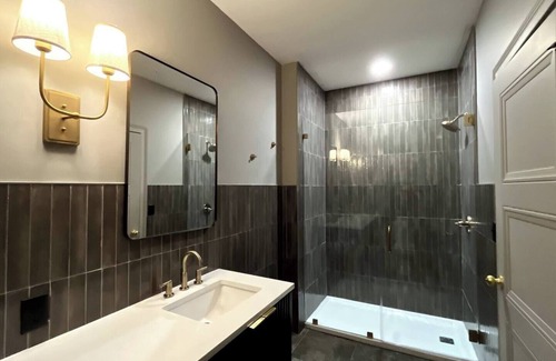 Downtown Louisville Apartment | Hollyhock Suite 512: 1 bed/1 bath