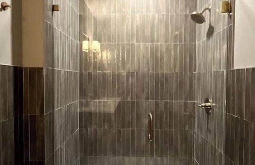 Downtown Louisville Apartment | Hollyhock Suite 512: 1 bed/1 bath