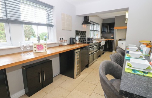 Richmond Cottage | HOLLYMOOR HALL FARM, pet friendly, with hot tub in Richmond