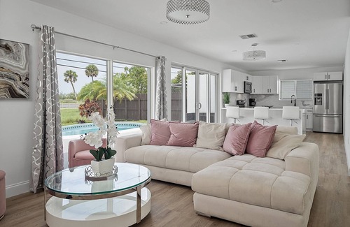 Miramar House | Hollywood Beach | Pool | Modern Updated Home | Serene Nature Preserve