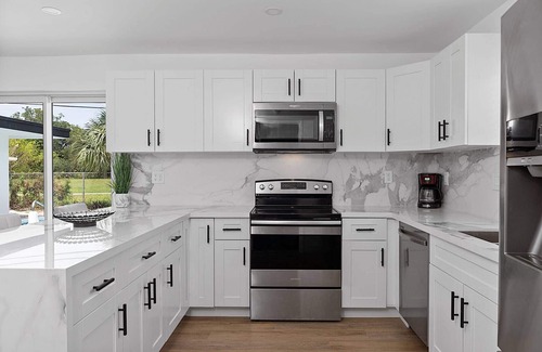 Miramar House | Hollywood Beach | Pool | Modern Updated Home | Serene Nature Preserve