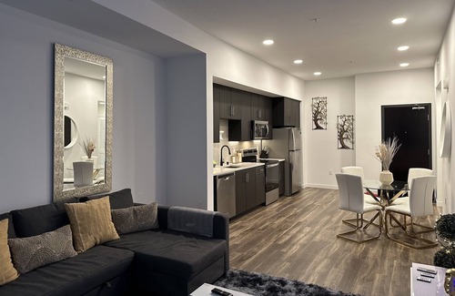 North Hollywood Condo | Hollywood/BeverlyHills Luxury Condo Suite!
