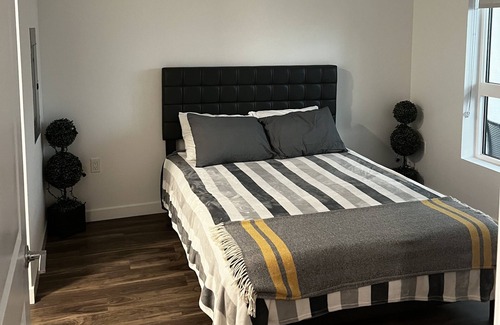 North Hollywood Condo | Hollywood/BeverlyHills Luxury Condo Suite!