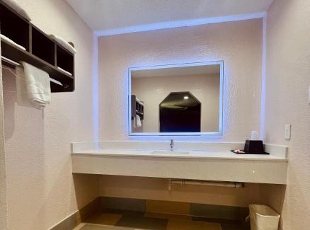 Northside Hotel | Hollywood INN - Downtown Houston