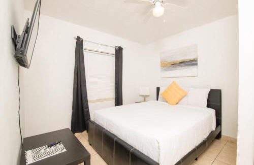 North Central Hollywood Apartment | Hollywood private apartments