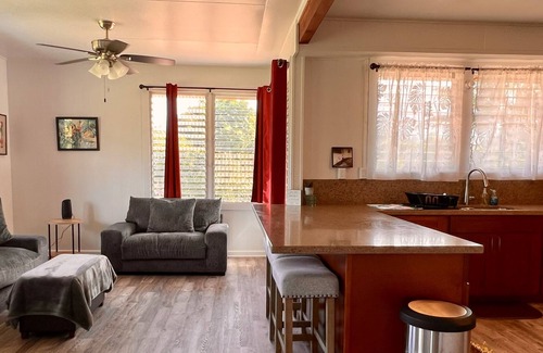 Papaikou House | Holo Holo Hale...Quite, secure country home minutes to adventures!