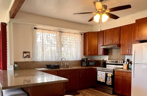 Papaikou House | Holo Holo Hale...Quite, secure country home minutes to adventures!