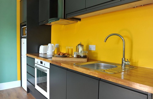 Cheltenham Apartment | Holst - an apartment that sleeps 2 guests in 1 bedroom