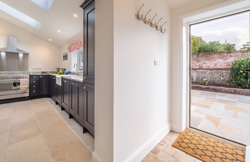 Sudbury Cottage | Holt Coach House - sleeps 4 guests in 2 bedrooms