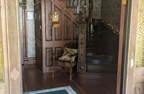Revelstoke Bed & Breakfast | Holten Heritage House