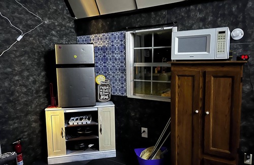 Temple Hill Cabin | HOLY MOLY looking for small family to spend time. Sleeps 5