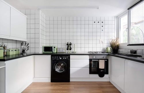 Pleasance Apartment | Holyrood Skyline Apartment with amazing views of Holyrood Park & Arthur's Seat