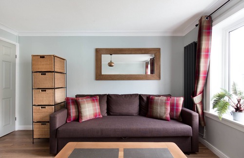 Pleasance Apartment | Holyrood Skyline Apartment with amazing views of Holyrood Park & Arthur's Seat