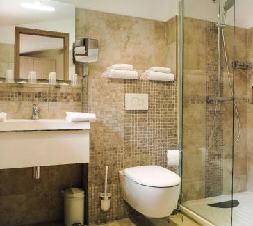 Porto-Vecchio Hotel | Holzer II