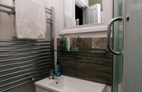 Nottingham Bed & Breakfast | Home at Richmond - Serenity Suite