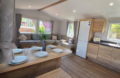 Clacton-on-Sea House | Home Away from Home: Cozy Caravan Rental for Your Getaway- All-in-one for you.