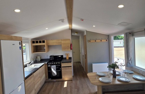 Clacton-on-Sea House | Home Away from Home: Cozy Caravan Rental for Your Getaway- All-in-one for you.
