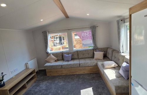 Clacton-on-Sea House | Home Away from Home: Cozy Caravan Rental for Your Getaway- All-in-one for you.