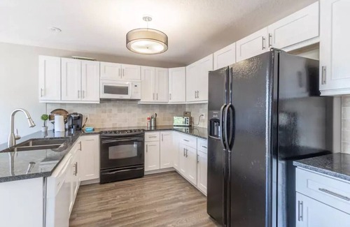 Grand Bend House | Home Away from Home in Grand Bend - 5 mins walk to the beach!