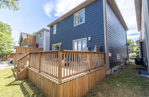 Grand Bend House | Home Away from Home in Grand Bend - 5 mins walk to the beach!