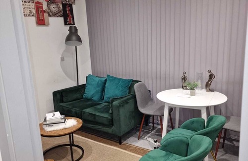 Brierley Hill Apartment | Home Away From Home