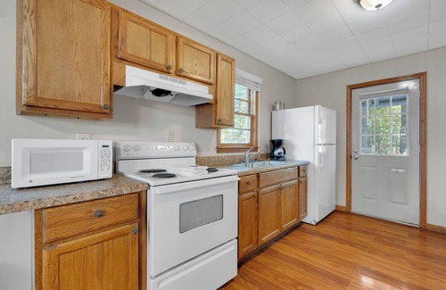 Jamestown Cabin | Home Away From Home 2 Bedroom 1 Bath Cabin located at Lake Cumberland #411