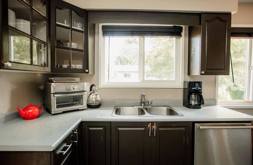 Gordon Head House | Home away from home 3-BR, great neighbourhood