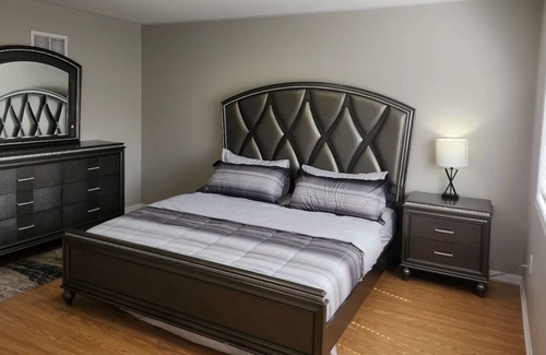 Halton Regional Municipality House | Home Away From Home! 4-bedroom house with a fully equipped kitchen, wi-fi & a TV