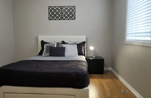 Halton Regional Municipality House | Home Away From Home! 4-bedroom house with a fully equipped kitchen, wi-fi & a TV