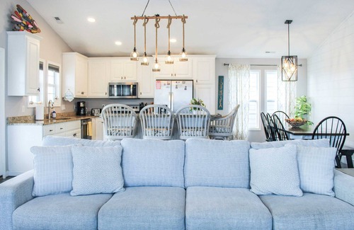 Surf City House | Home Away from Home! Across from playground, Beach, & live music