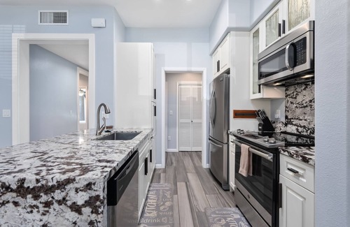 Kapolei Condo | Home Away from Home, Beach Villa!