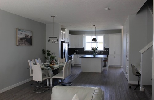 Calgary House | Home away from home~retreat